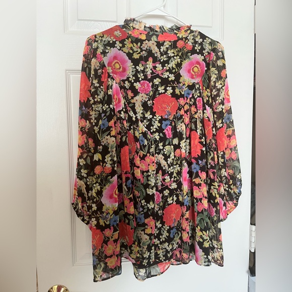 Rose & Olive Floral 3/4 Sleeve Blouse w/liner Size 1X- 23”pit2pit, 29” length - Picture 2 of 4